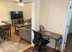 657 Maine Ave, Unit 1 in Farmingdale, ME - Foto de edificio - Building Photo