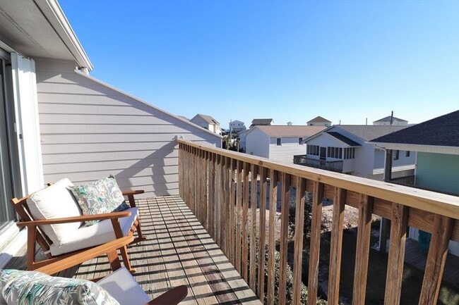 125 Crosswinds Dr in Surf City, NC - Building Photo - Building Photo