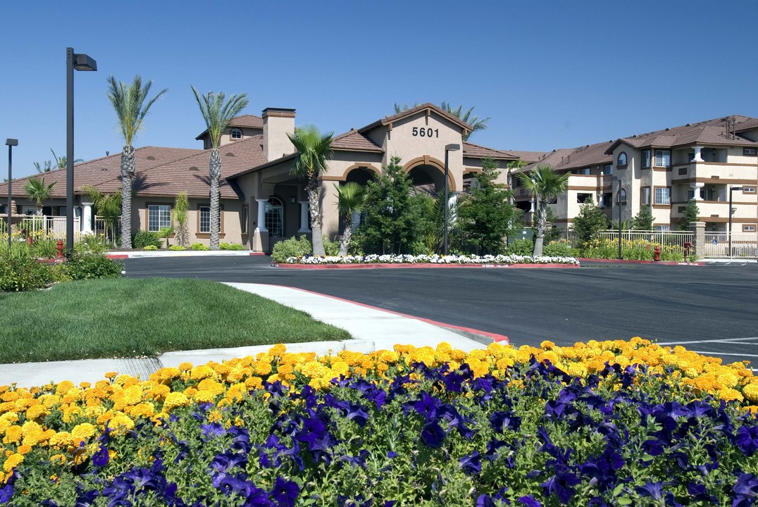 Carefree Senior (55+) Living at North Natomas in Sacramento, CA - Building Photo