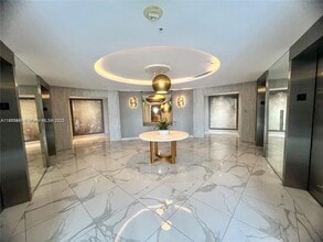 10275 Collins Ave in Bal Harbour, FL - Building Photo - Building Photo