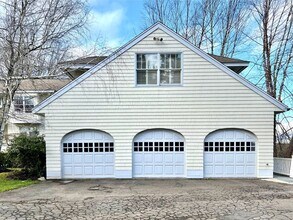 172 Umpawaug Rd in Redding, CT - Building Photo - Building Photo