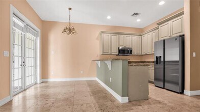 1750 NE 12th St in Fort Lauderdale, FL - Foto de edificio - Building Photo