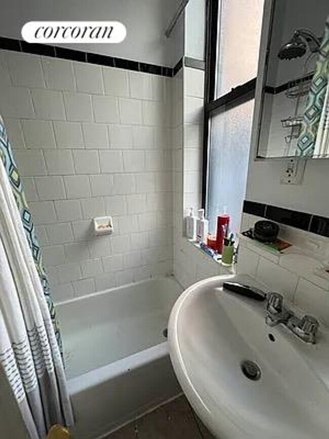 507 E 81st St in New York, NY - Building Photo - Building Photo