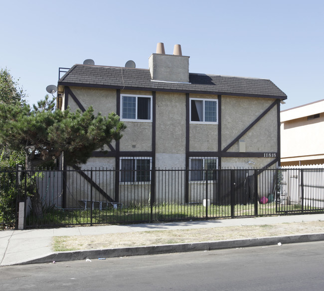 11818 Hart St in North Hollywood, CA - Building Photo - Building Photo