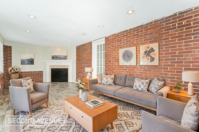 5716 Brinley Dr in Verona, PA - Foto de edificio - Building Photo