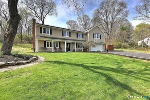 31 Shawnee Rd in Trumbull, CT - Building Photo