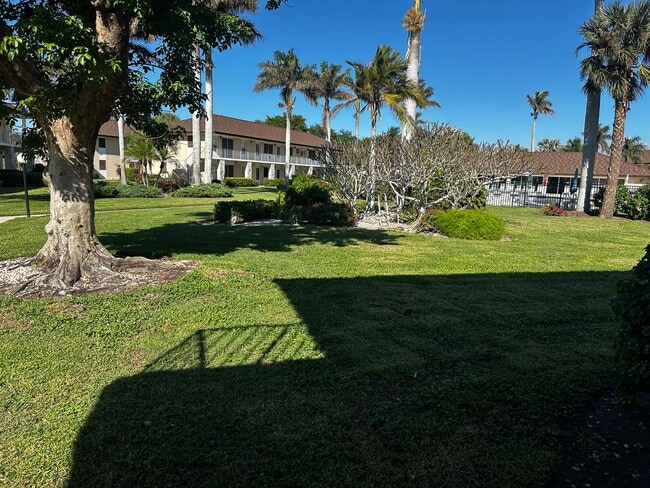 167 N Collier Blvd in Marco Island, FL - Foto de edificio - Building Photo