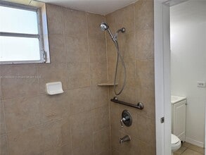 8990 SW 24th St in Miami, FL - Building Photo - Building Photo