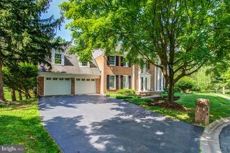 9401 Fox Hollow Dr in Potomac, MD - Building Photo - Building Photo