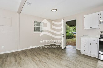 7212 Knollwood Rd in Little Rock, AR - Foto de edificio - Building Photo