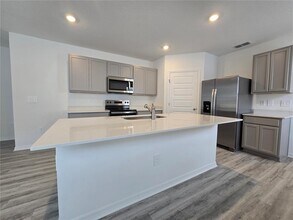 8411 Madrid St in Lakeland, FL - Building Photo - Building Photo