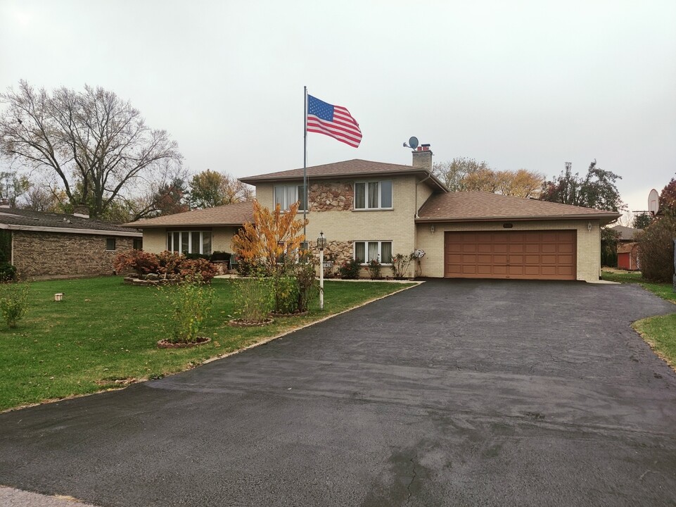 1428 Roslyn Rd in Schaumburg, IL - Building Photo