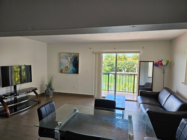 3605 Indian Creek Dr, Unit 304 in Miami Beach, FL - Foto de edificio - Building Photo