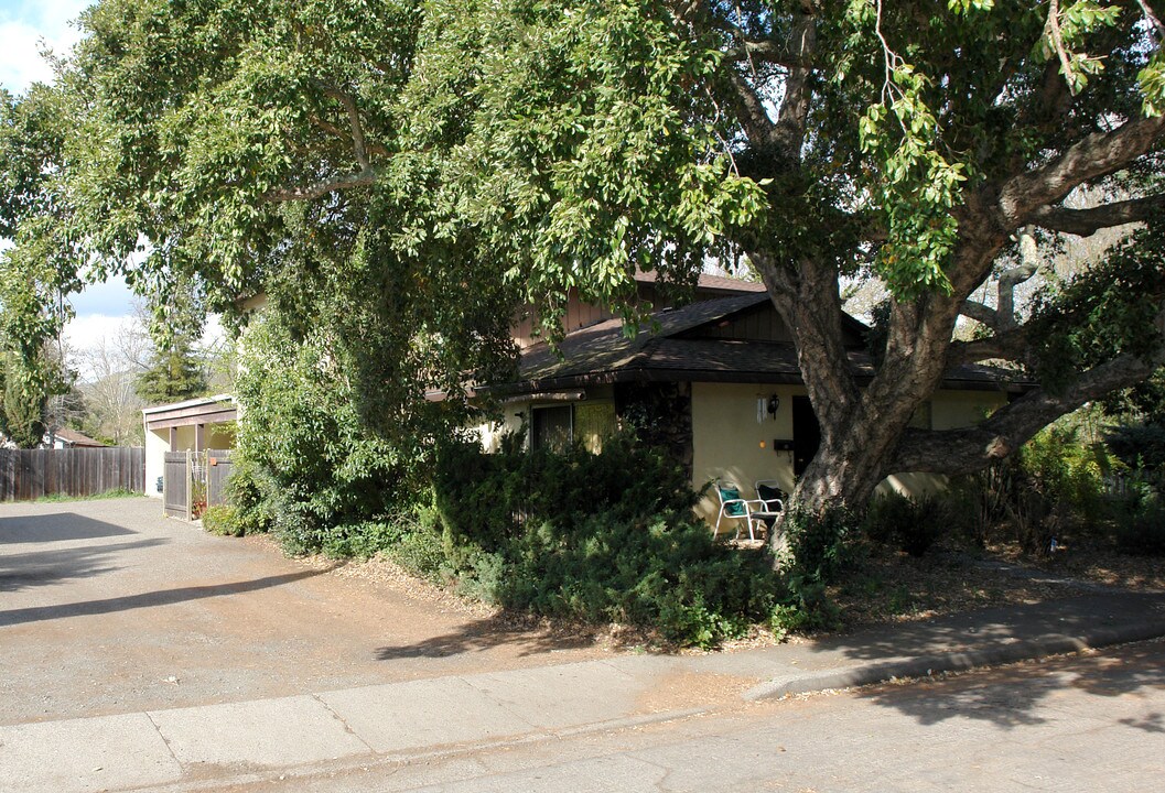 5139 Roma St in Santa Rosa, CA - Building Photo