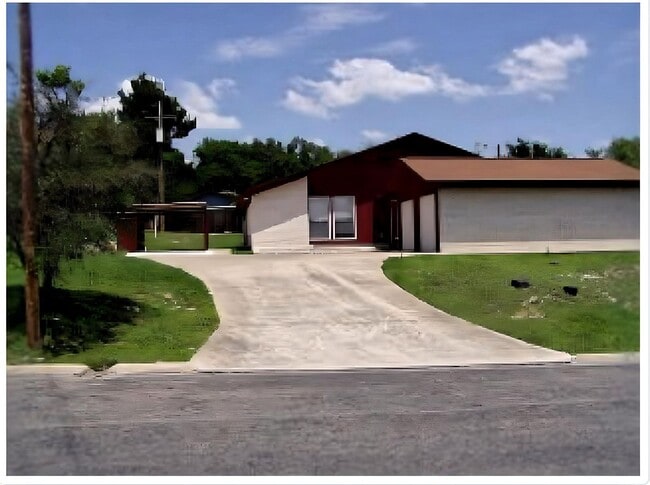 property at 1902 West Ln