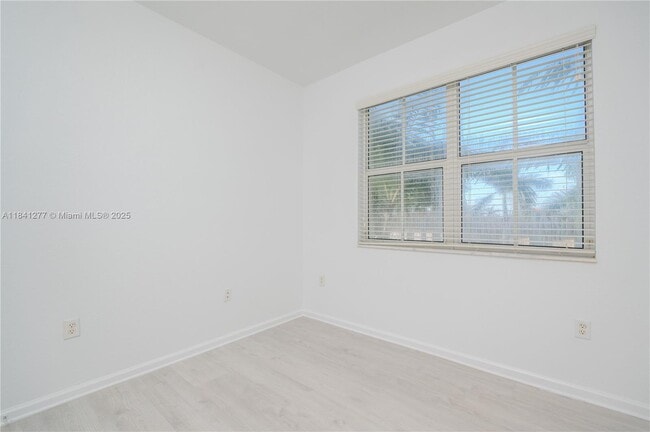 11501 NW 89th St in Doral, FL - Building Photo - Building Photo