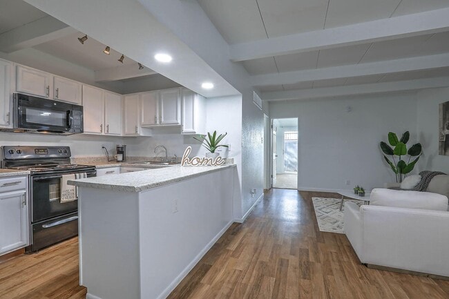 The Valencia in Albuquerque, NM - Building Photo - Building Photo