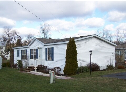 Meadowview Village in New Bloomfield, PA - Foto de edificio - Building Photo