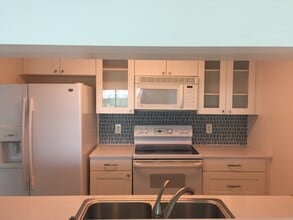 2475 Brickell Ave, Unit 803 in Miami, FL - Foto de edificio - Building Photo