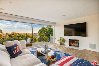 7924 Hillside Ave in Los Angeles, CA - Building Photo - Building Photo