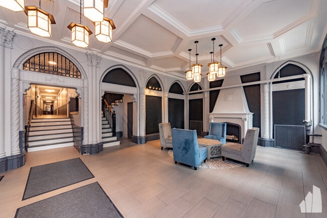 649 W Belmont Ave, Unit 2E in Chicago, IL - Building Photo - Building Photo