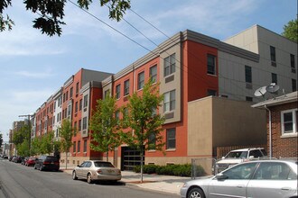 76 St Paul's Avenue in Jersey City, NJ - Foto de edificio - Building Photo