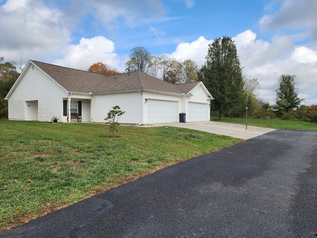 1445 Ford Rd, Unit A in Lenoir City, TN - Foto de edificio - Building Photo