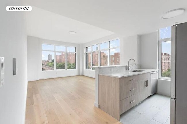 1516 Park Ave in New York, NY - Building Photo - Building Photo