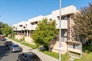 5307 Wilkinson Ave in Valley Village, CA - Building Photo