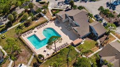 Brantley Pines Apartments in Ft. Myers, FL - Foto de edificio - Building Photo