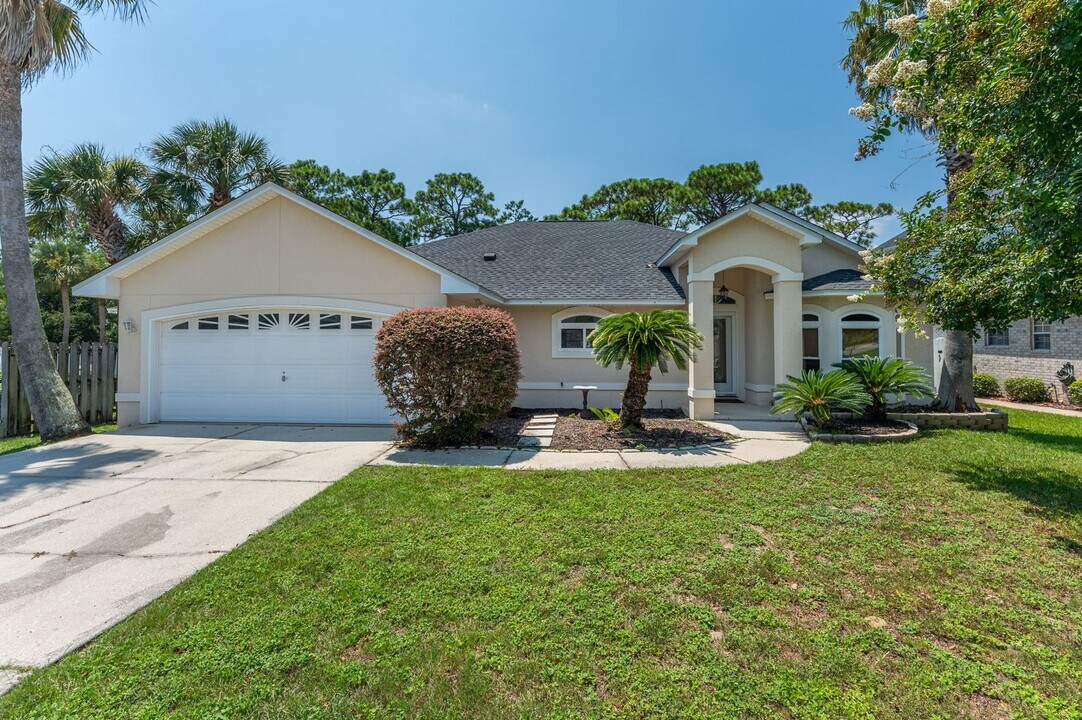 1753 Sound Hammock Dr in Navarre, FL - Building Photo