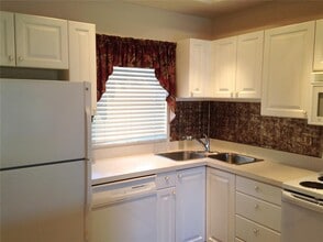8340 Wingate Dr in Sarasota, FL - Building Photo - Building Photo