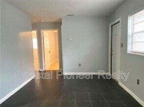 9502 N 11th St in Tampa, FL - Building Photo - Building Photo