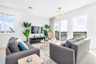 111 SE 2nd St, Unit 401 in Delray Beach, FL - Building Photo - Building Photo