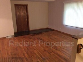 3111 E 38th St in Des Moines, IA - Building Photo - Building Photo