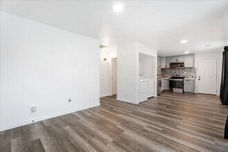 3221 San Jose Way in Sacramento, CA - Building Photo - Building Photo