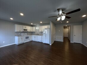 624 N 6th St in Rogers, AR - Building Photo - Building Photo