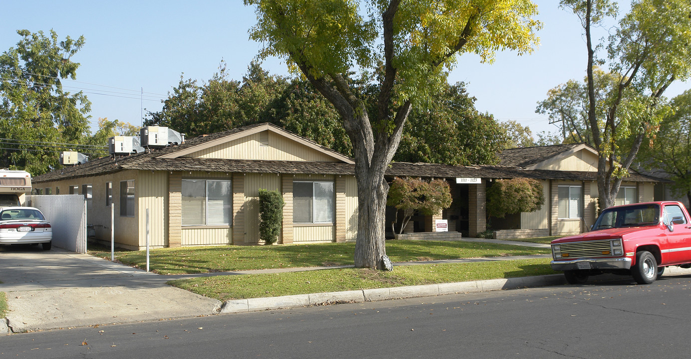 1111-1123 W 19th St in Merced, CA - Foto de edificio