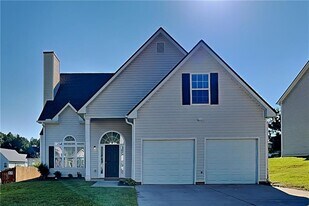 137 St Ann Cir in Dallas, GA - Building Photo