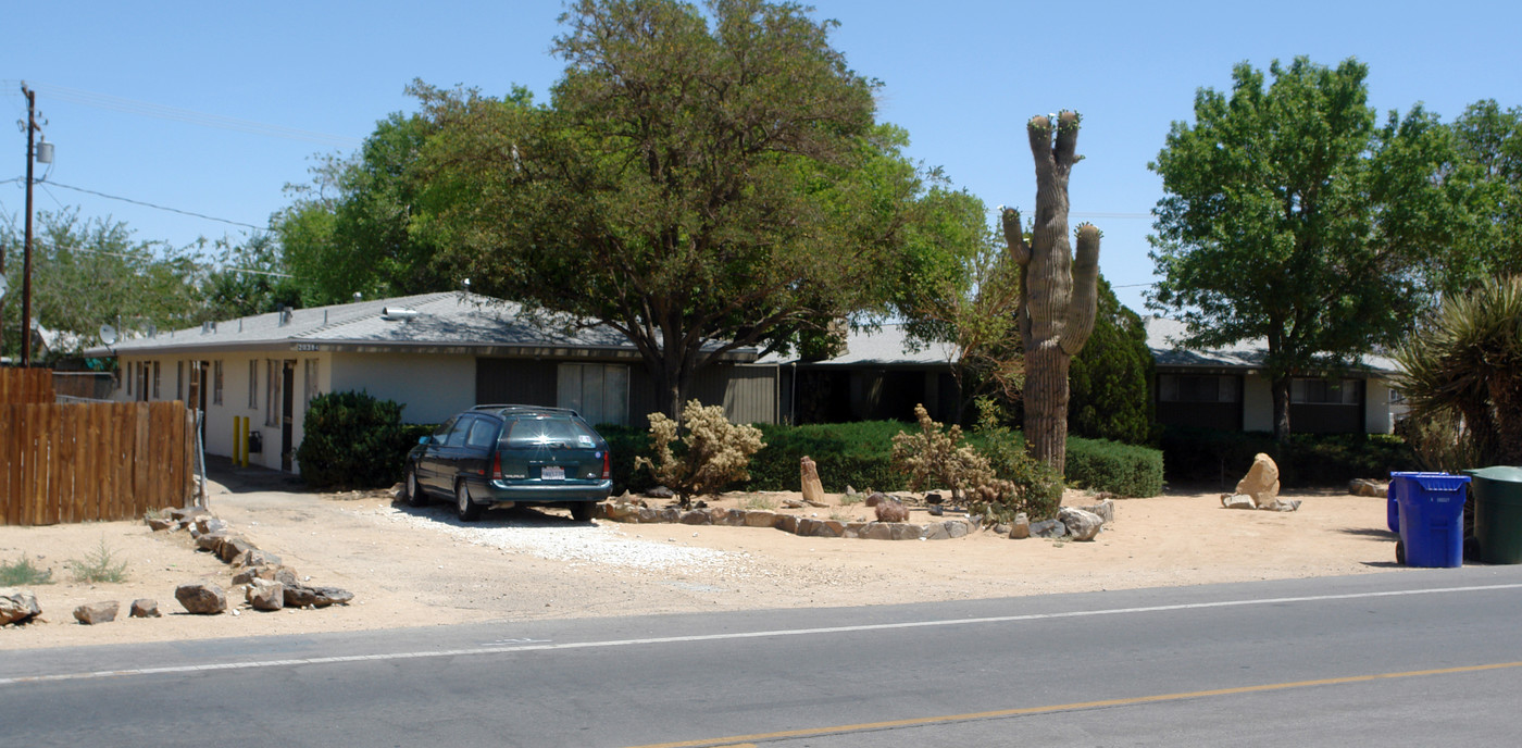 20384 Thunderbird Rd in Apple Valley, CA - Building Photo