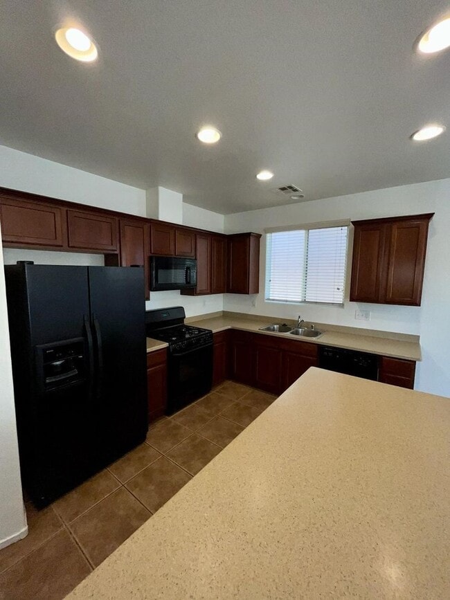 5862 Lakeland Village Dr in North Las Vegas, NV - Building Photo - Building Photo