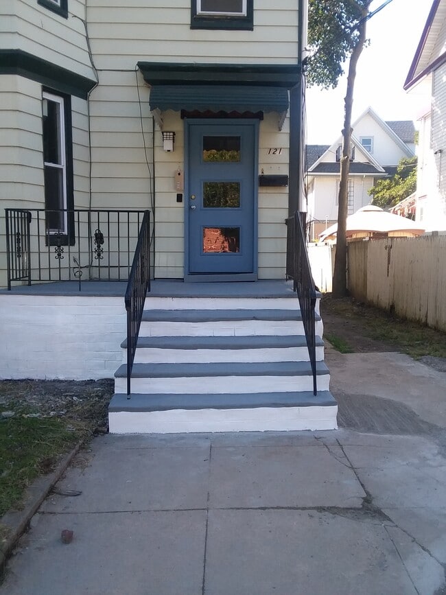 121 Lembeck Ave, Unit Apartment 2