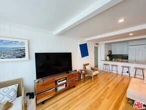 11954 Oceanaire Ln in Malibu, CA - Foto de edificio - Building Photo