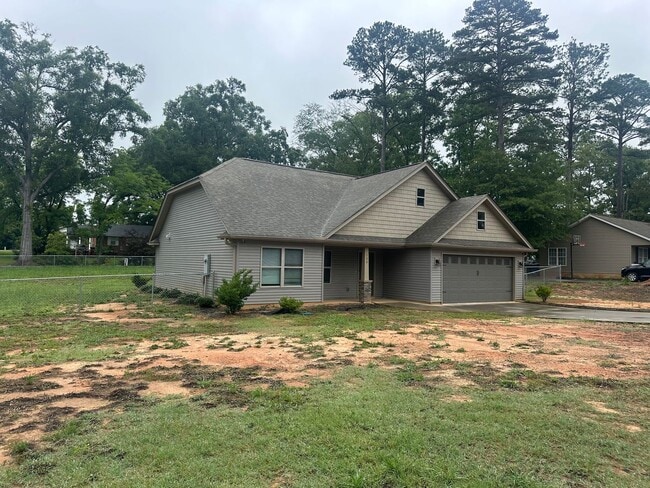 108 Sample Rd in Greenwood, SC - Building Photo - Building Photo