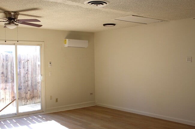 6812 Quailwood Dr in Bakersfield, CA - Foto de edificio - Building Photo