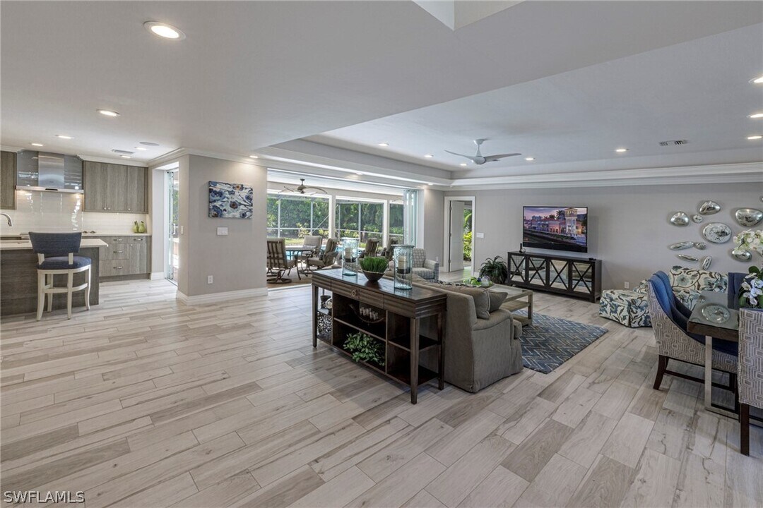 3720 Parkview Way in Naples, FL - Building Photo