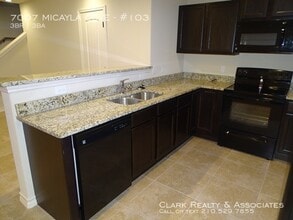 7007 Micayla Cove-Unit -#103 in San Antonio, TX - Building Photo - Building Photo
