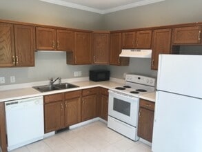 243 W Smith St in Gallatin, TN - Foto de edificio - Building Photo