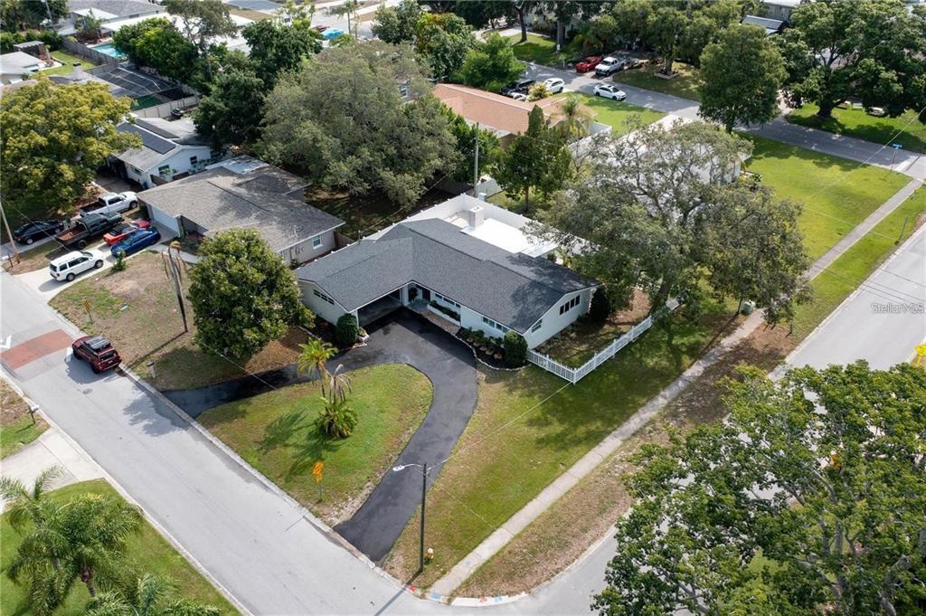 1801 Bellemeade Dr in Clearwater, FL - Building Photo