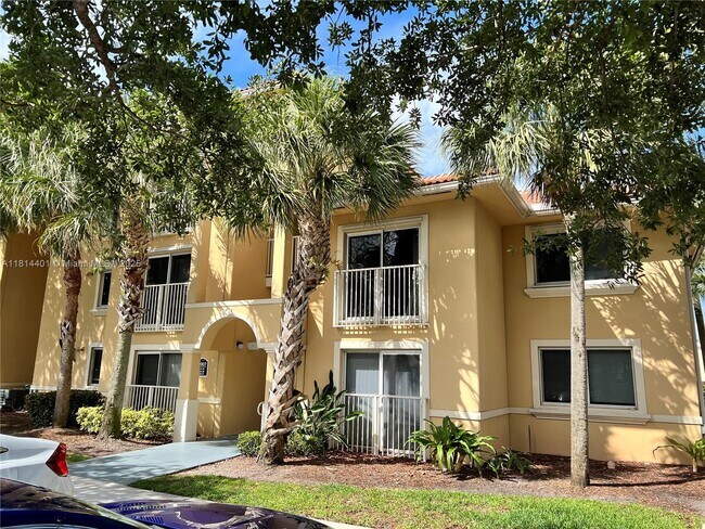 9907 Westwood Dr in Tamarac, FL - Building Photo - Building Photo